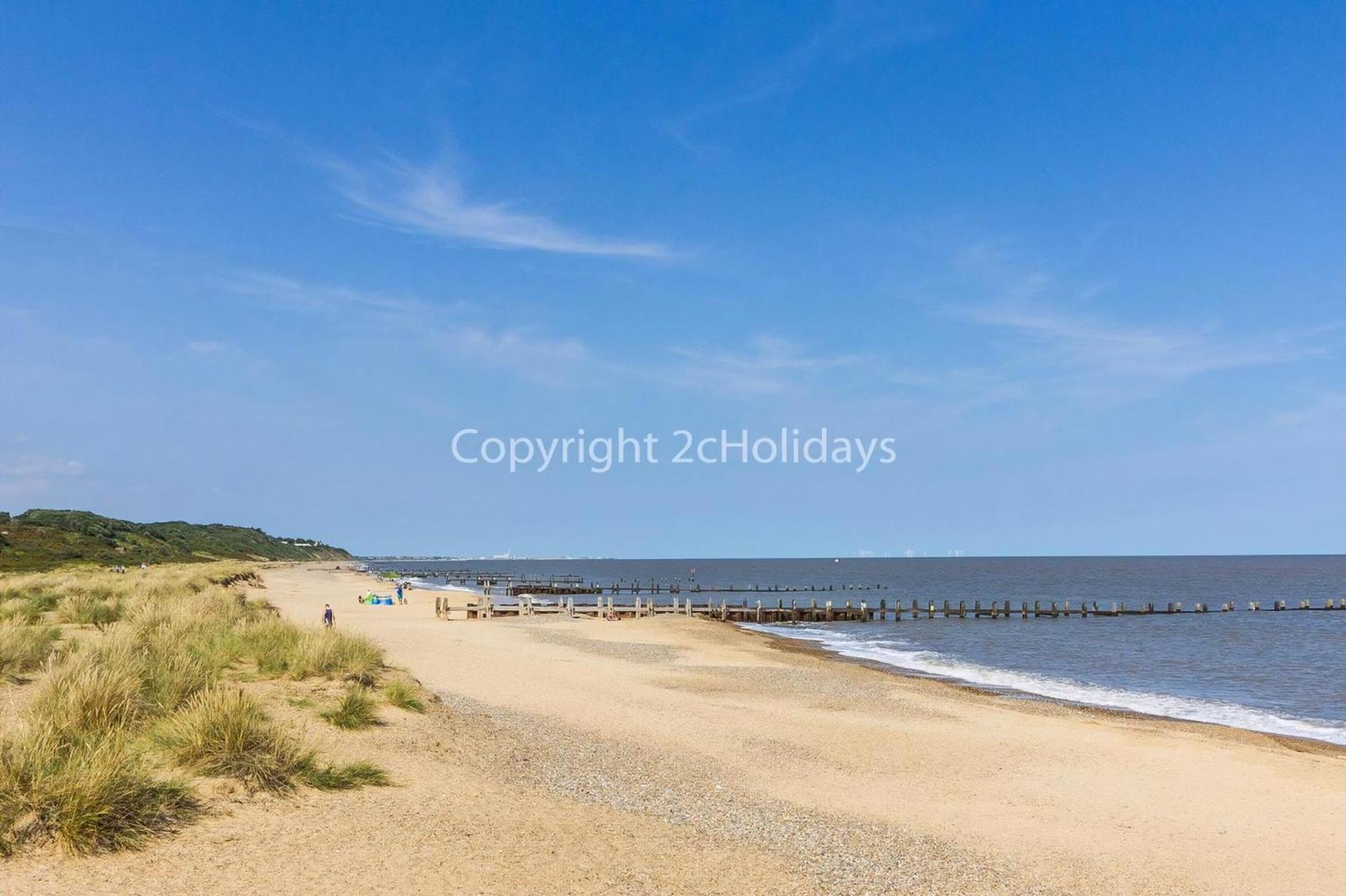 Beautiful Caravan For Hire With A Partial Sea View In Suffolk Ref 32042Az Lowestoft Buitenkant foto
