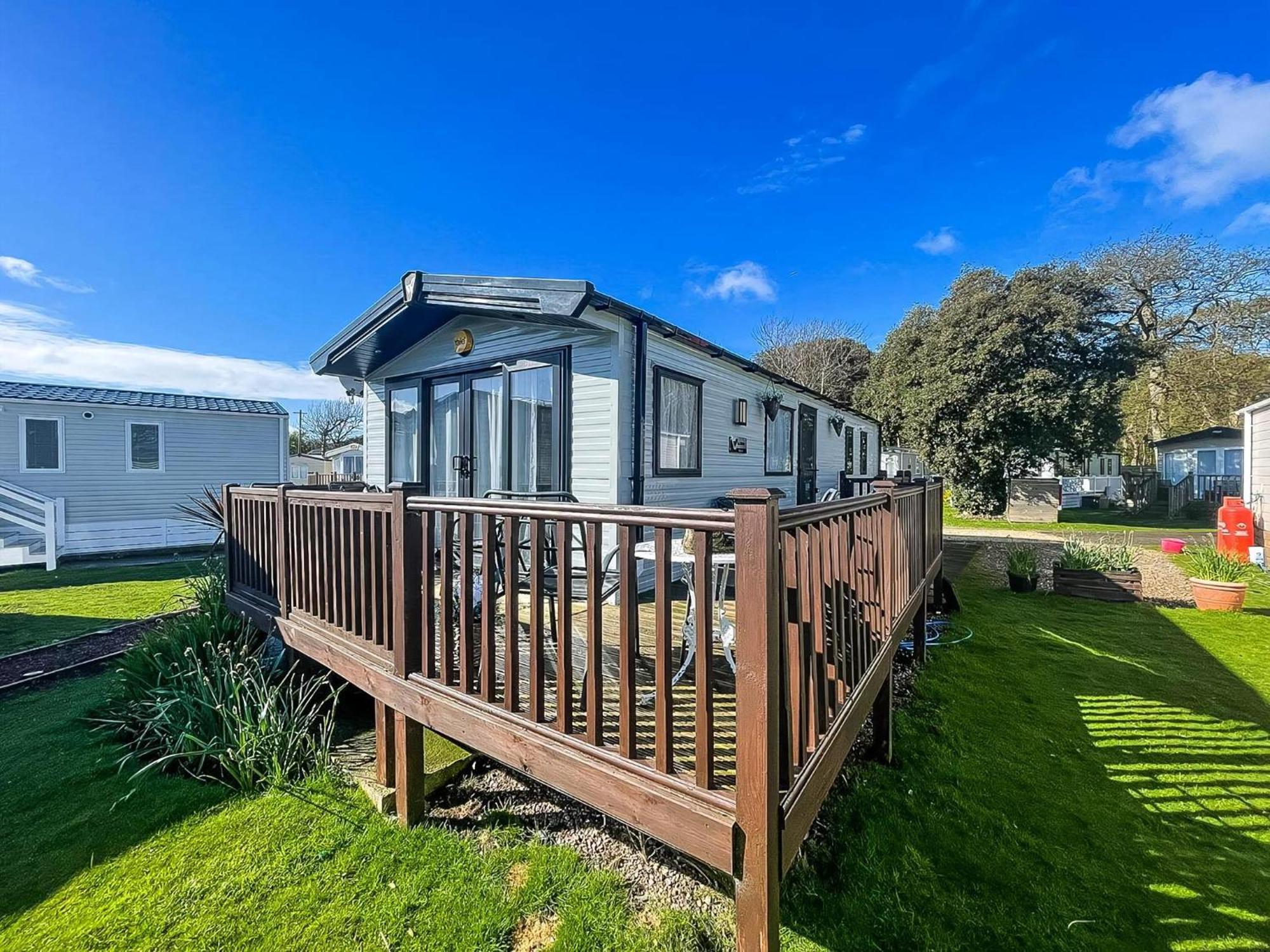 Beautiful Caravan For Hire With A Partial Sea View In Suffolk Ref 32042Az Lowestoft Buitenkant foto