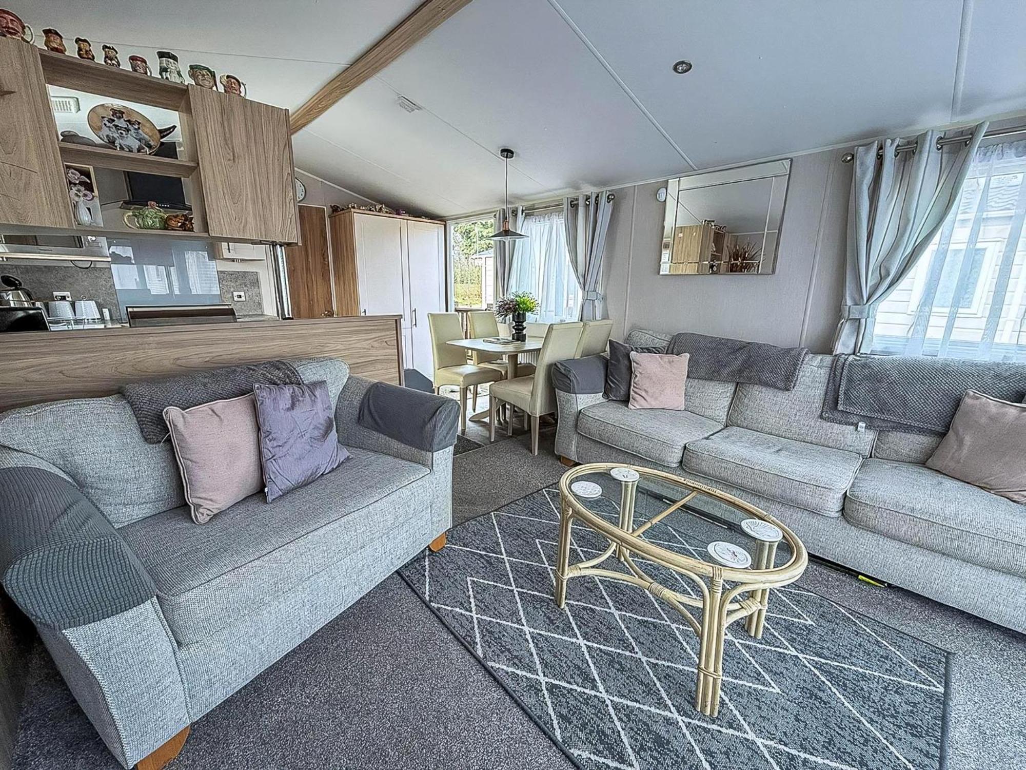 Beautiful Caravan For Hire With A Partial Sea View In Suffolk Ref 32042Az Lowestoft Buitenkant foto